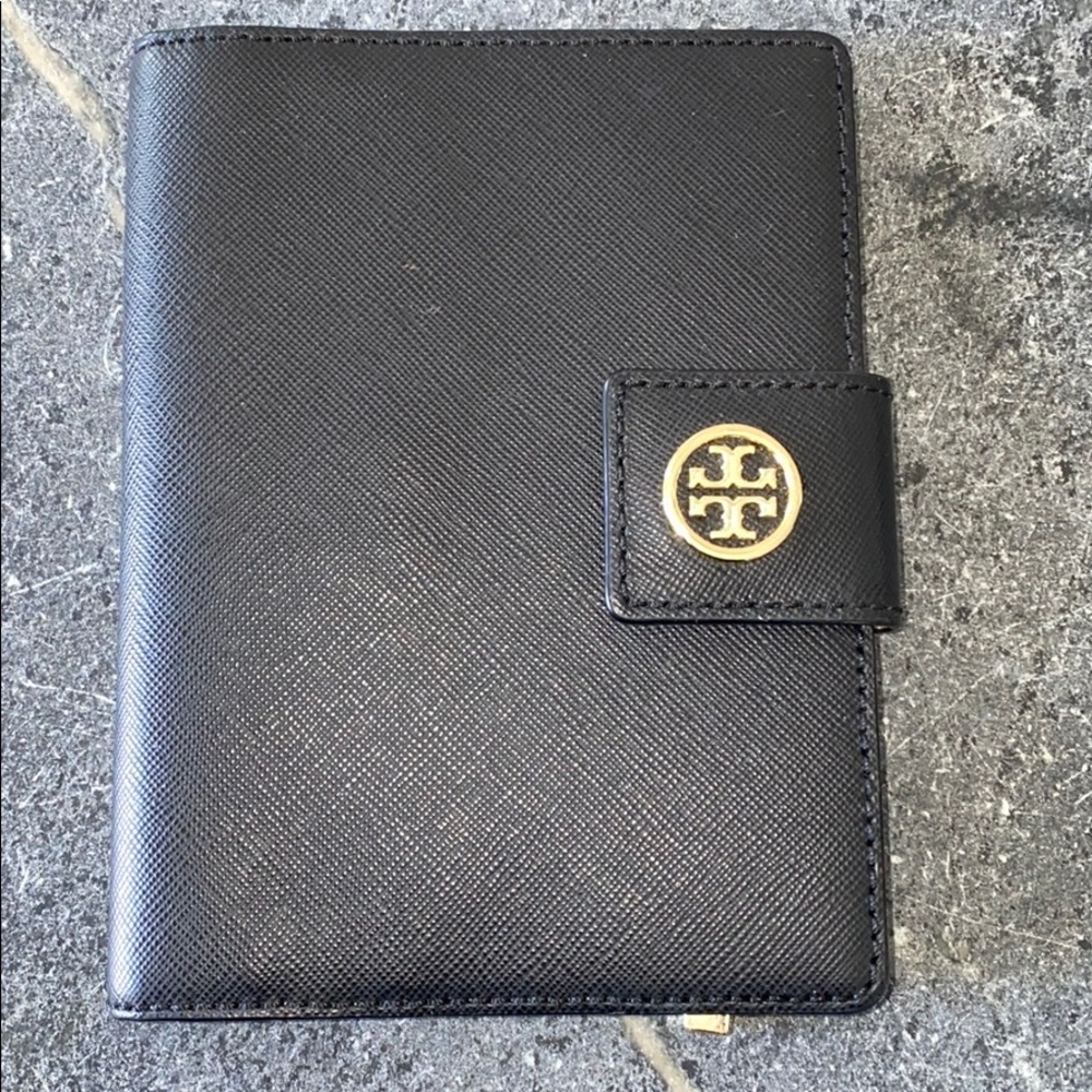 Tory Burch Passport Holder in Black/Gold